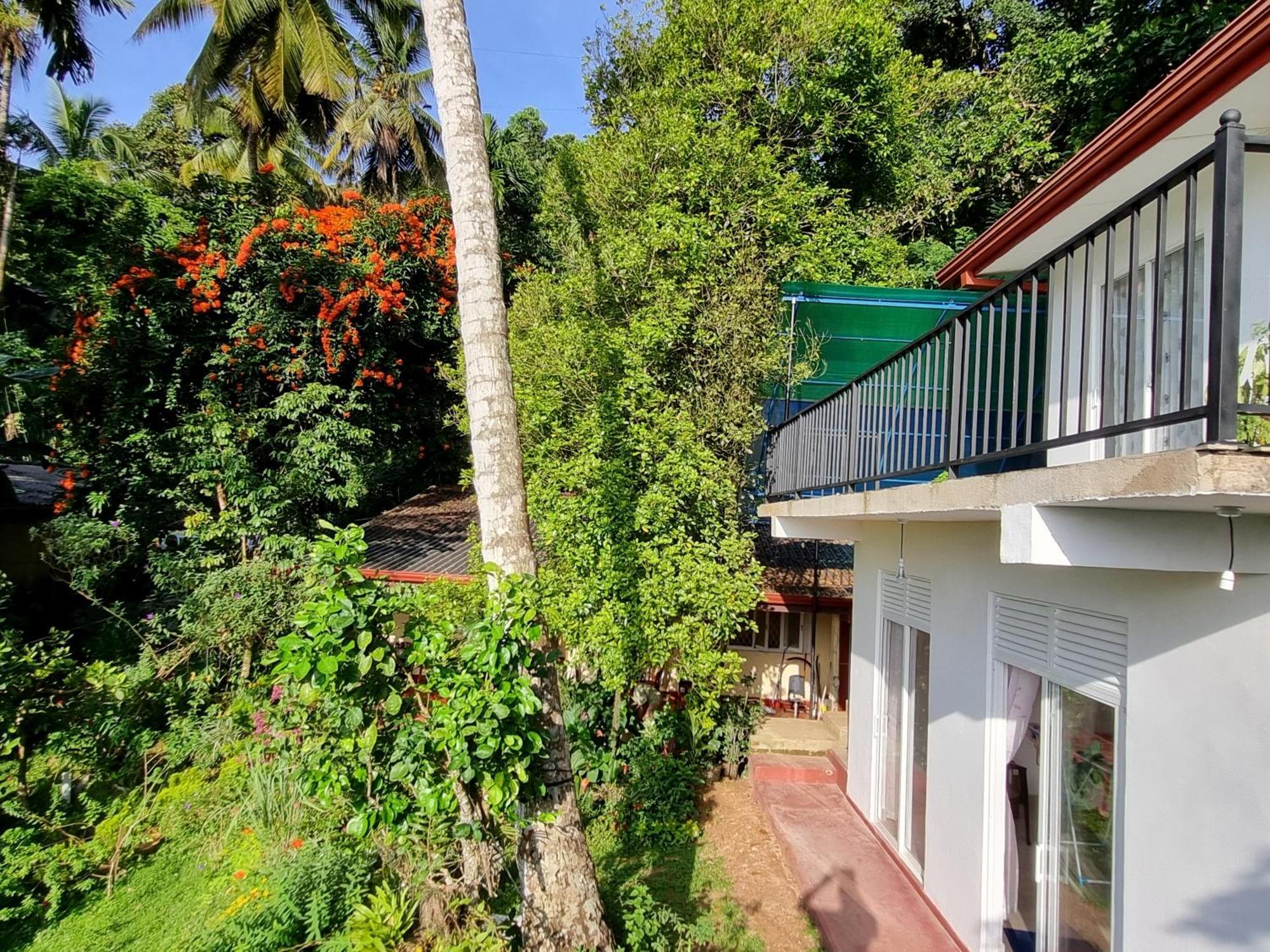 Hotel Squirrel'S Nest Kandy Exterior foto